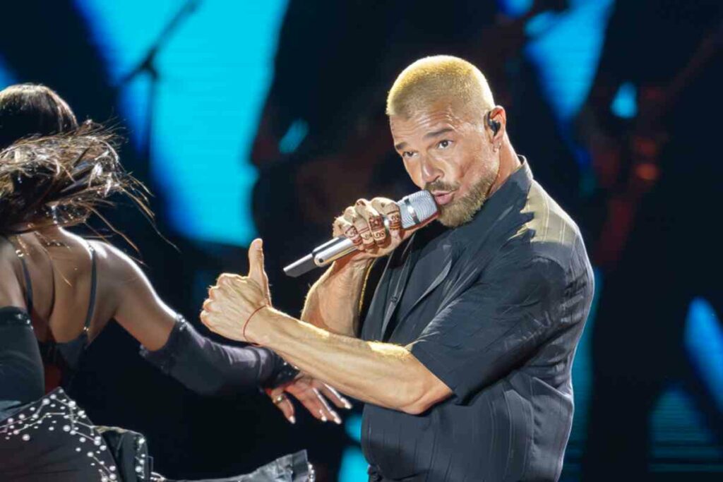 En su único concierto en España este verano, el cantante de 54 años evidenció que, pese a ir acumulando éxitos desde los años 90 mantiene intacta su energía