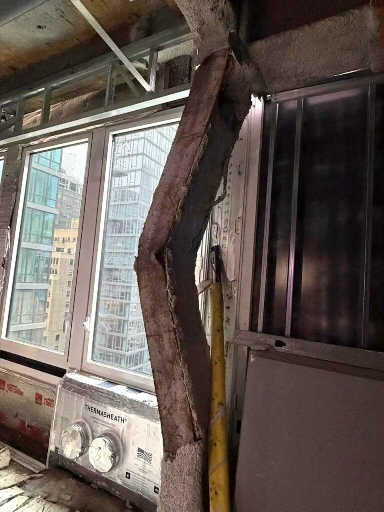 Evacúan rascacielo en Manhattan por riesgo de colapso estructural