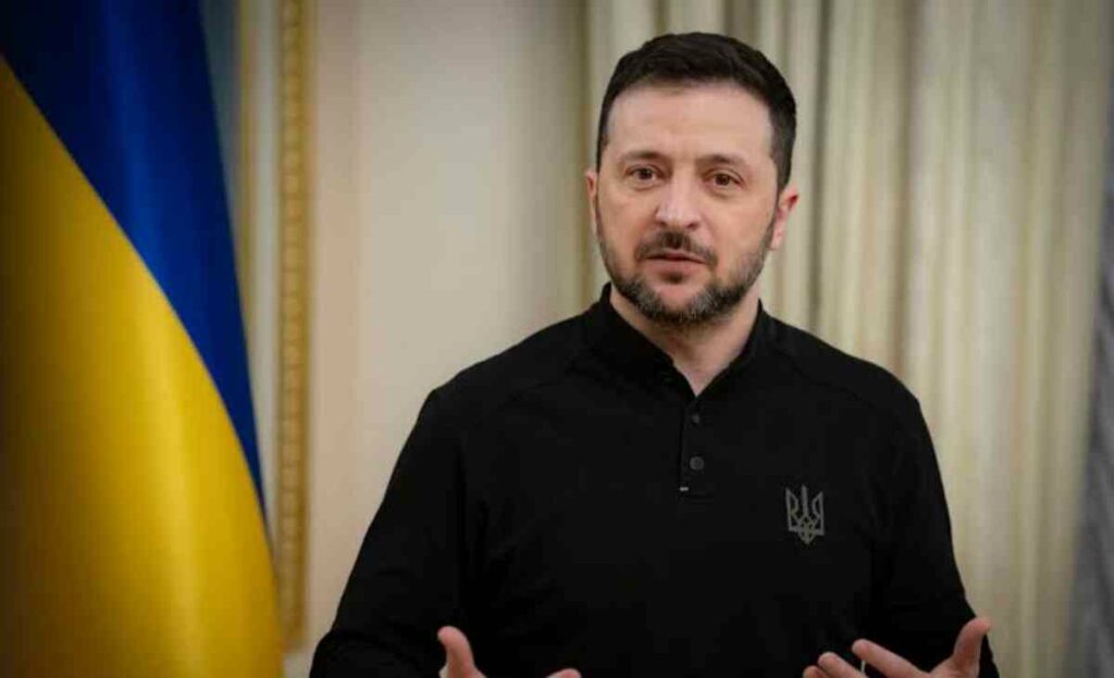 Zelenski lamentó en su cuenta de Telegram tres víctimas mortales registradas en la ciudad oriental de Sloviansk, en un bombardeo ruso contra edificios residenciales civiles.