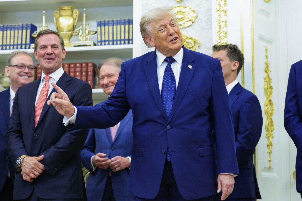 Trump reconoce que pidió una revisión a Infantino por la tarjeta roja a Balogun