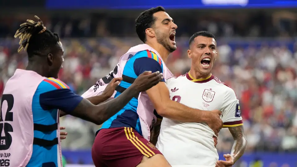 España se convierte en el primer finalista