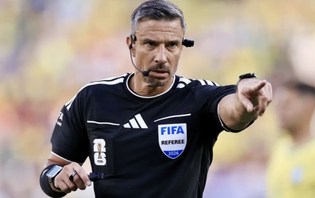 Árbitro que dirigió final del Mundial anuncia su retiro