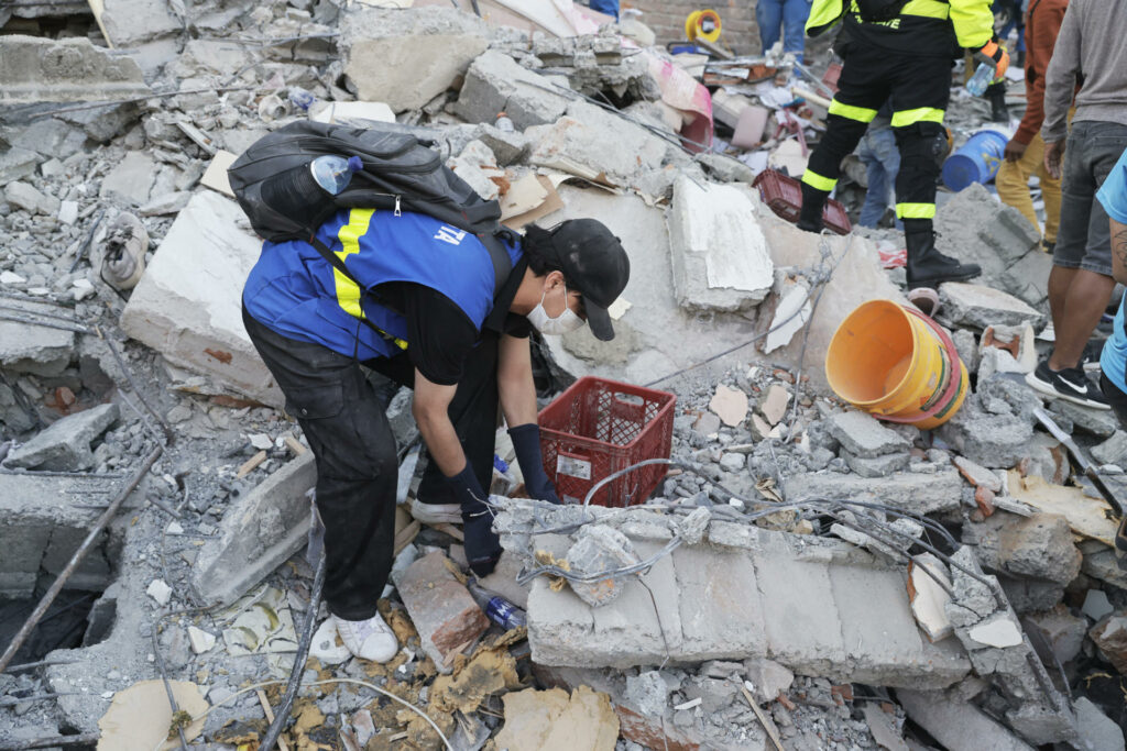 Sube a 169 la cifra de muertos por el terremoto en Colombia