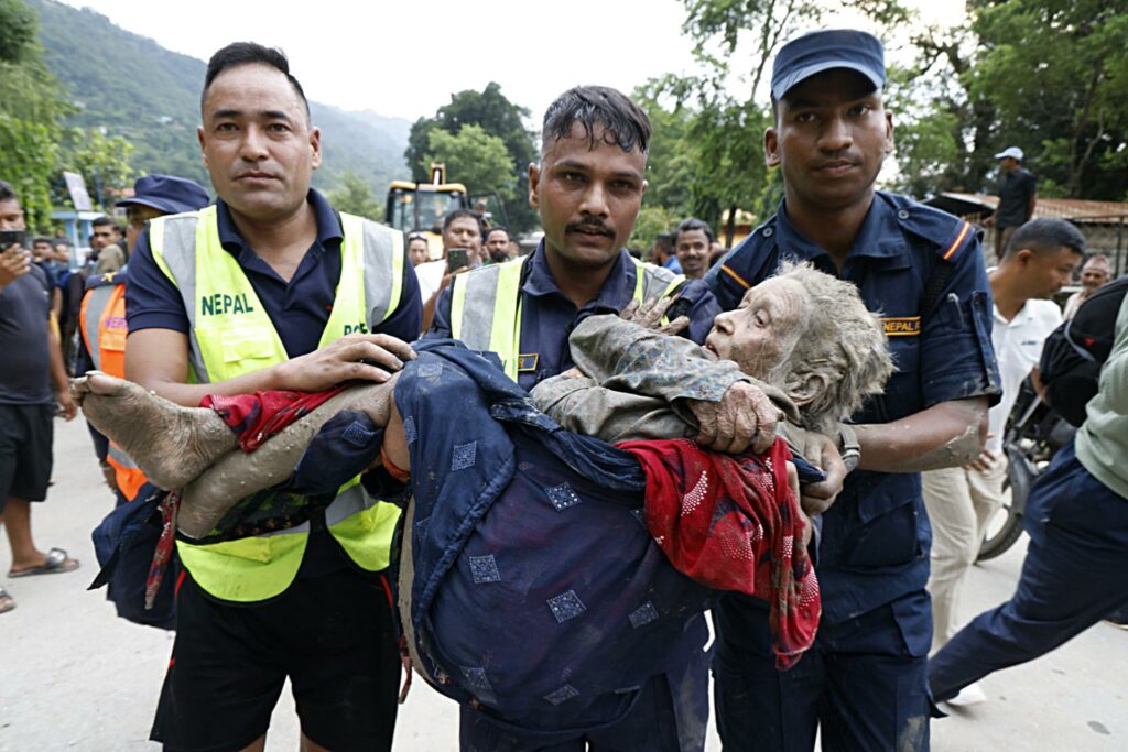 El Gobierno de Nepal declaró como zona de desastre, por un periodo de tres meses, las áreas de Rasuwa afectadas por la riada del río Bhote Koshi.