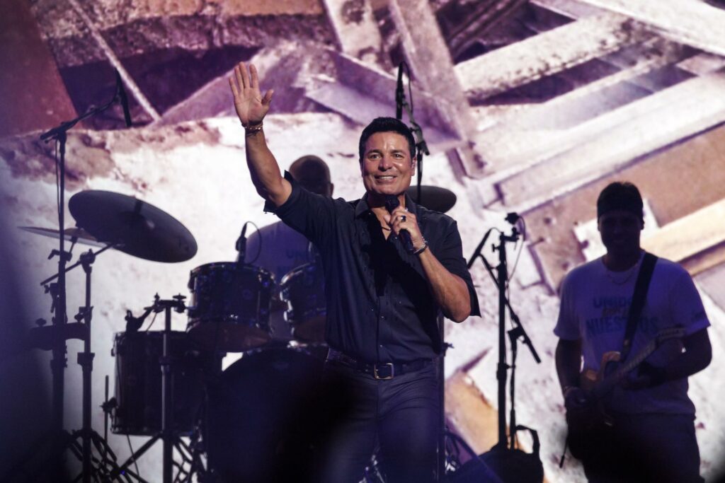 Chayanne actúa durante el concierto Unidos por los Nuestros, celebrado en Miami, Florida, Estados Unidos, el 16 de agosto de 2026. EFE/EPA/CRISTOBAL HERRERA-ULASHKEVICH