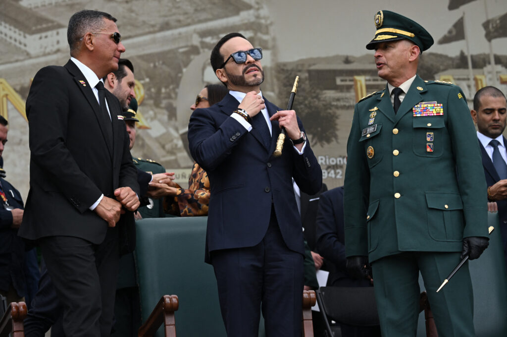 Colombia levanta suspensión general para portar armas de fuego