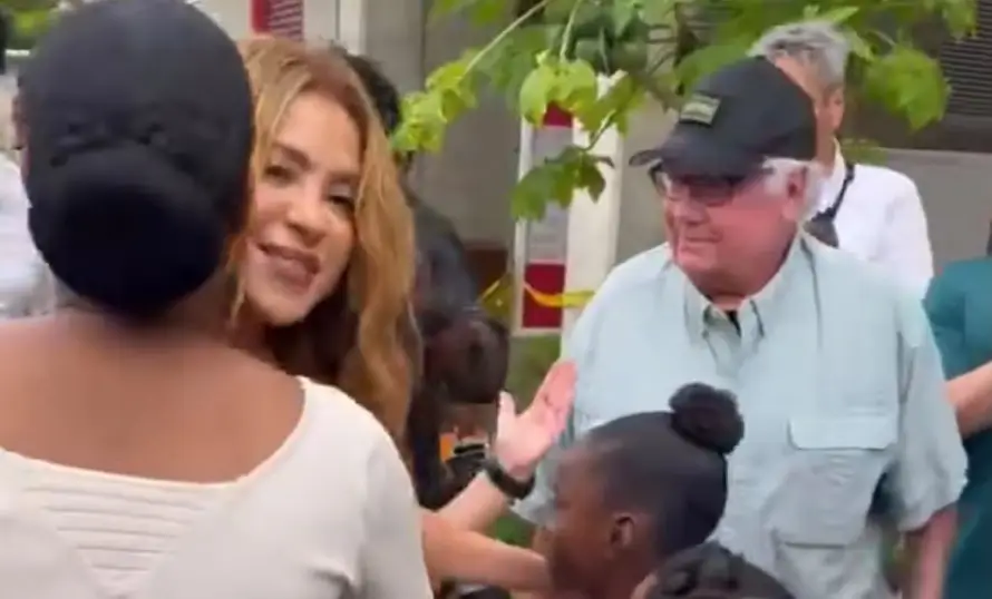 Shakira visita Quibdó en Colombia tras terremoto para dar ayuda solidaria