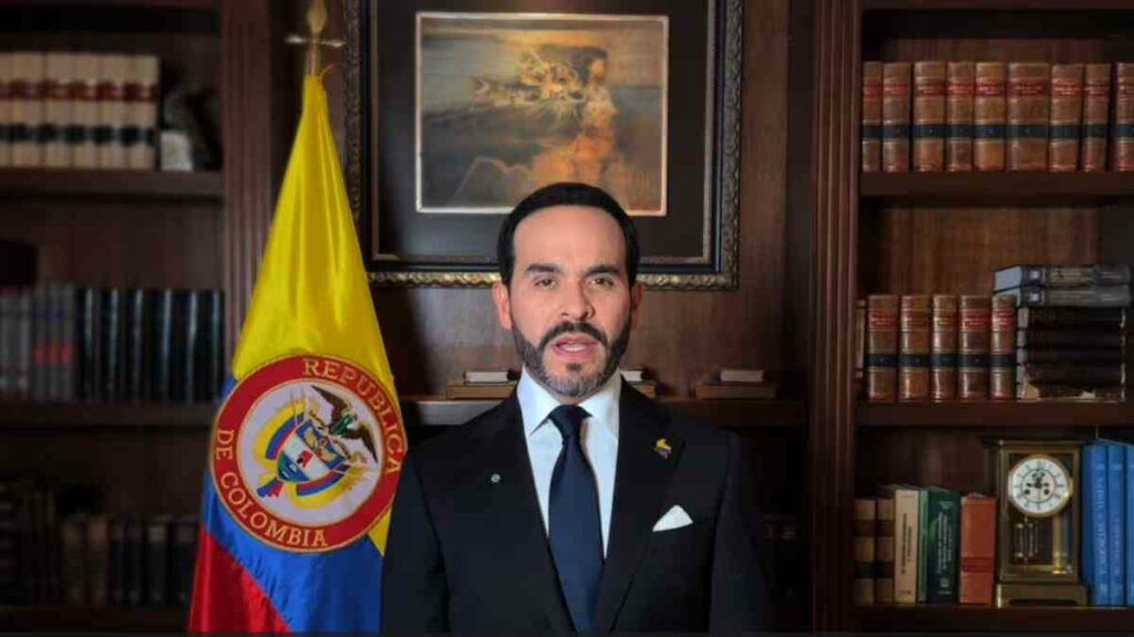 Presidente de Colombia reactiva capturas y extradiciones tras cerrar diálogos con grupos armados