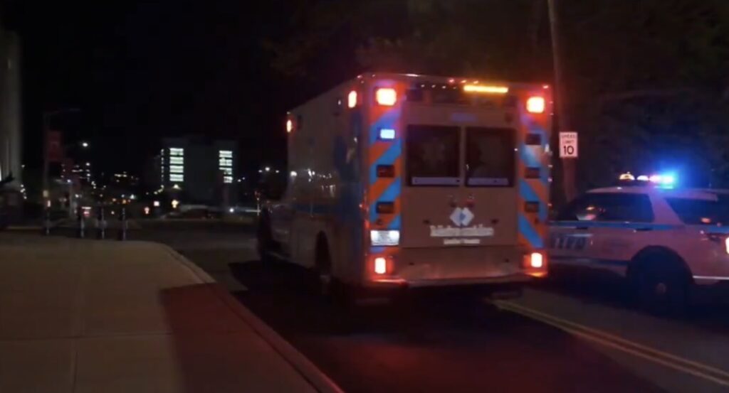 La Guardia Costera de Estados Unidos y la Policía de Nueva York participaron en la respuesta al accidente