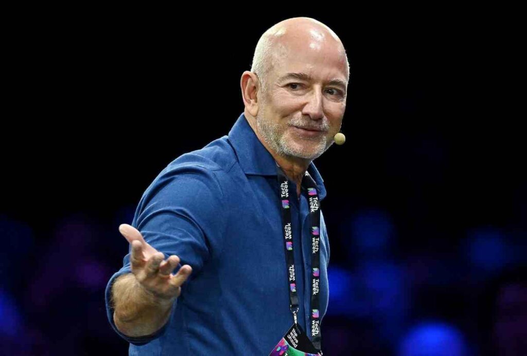 Jeff Bezos, llegó a un acuerdo para adquirir una “participación minoritaria” de la propiedad del Liverpool inglés