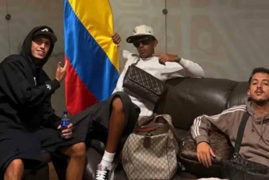 El futbolista fue visto paseando por las calles del centro histórico de la ciudad caribeña acompañado por su equipo de seguridad