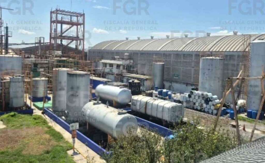 La investigación comenzó tras las denuncias anónimas sobre una nave en el municipio de San Luis Potosí a la que ingresaban autotanques de manera constante.