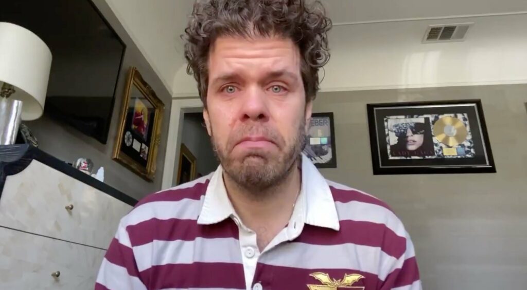 Bloguero Perez Hilton es hospitalizado en Miami tras alarmante transmisión en vivo por TikTok