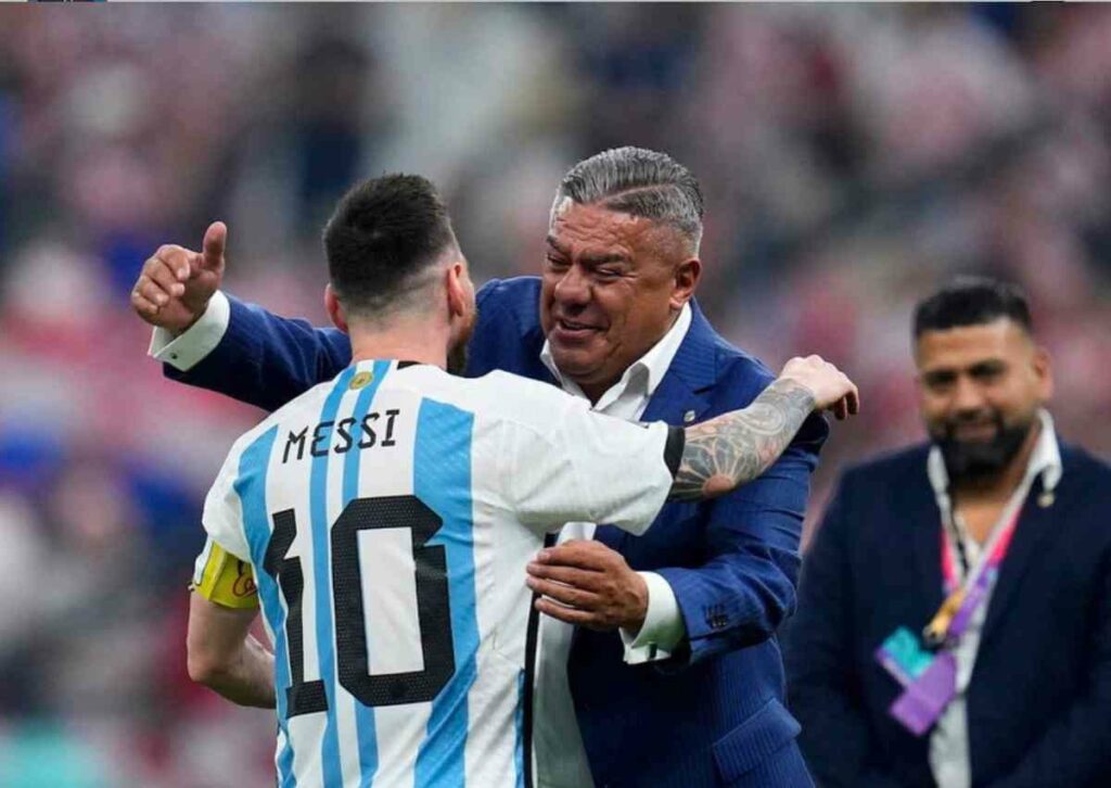 Messi, de 39 años, anunció su retiro de la selección en una emotiva carta manuscrita en la que aseguró: “Me vacié, ya no tengo más para dar y aparte vienen chicos muy grandes atrás que merecen estar”.
