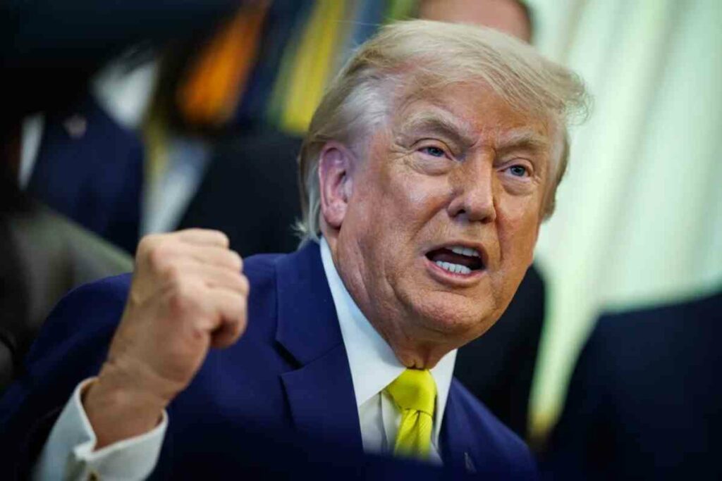 “Si Omán se interpone (en el diálogo con Irán), los bombardearemos sin piedad”, aseguró abiertamente Trump en una entrevista concedida a la cadena Fox News.