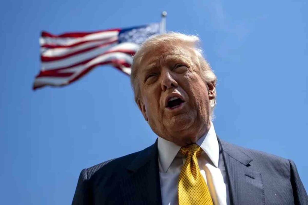 Trump dijo que ordenó al administrador de los Centros de Servicios de Medicare y Medicaid (CMS), Mehmet Oz, adoptar la medida para poner fin al financiamiento federal de estos tratamientos.