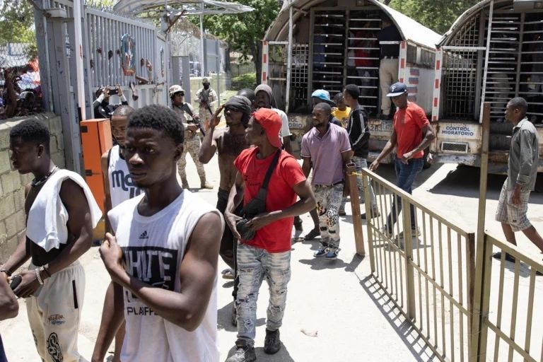 Haití recibe a más de 150 deportados desde EEUU tras el fin del TPS