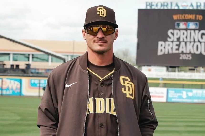 Liberan a entrenador venezolano de los Padres de San Diego detenido por ICE