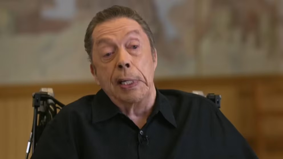 El derrame cerebral que cambió la vida de Tim Curry: “Mi cráneo fue destrozado para salvarme”