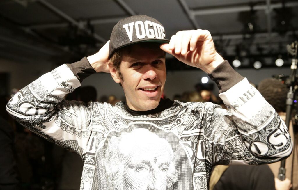 Bloguero Perez Hilton es hospitalizado en Miami tras alarmante transmisión en vivo por TikTok