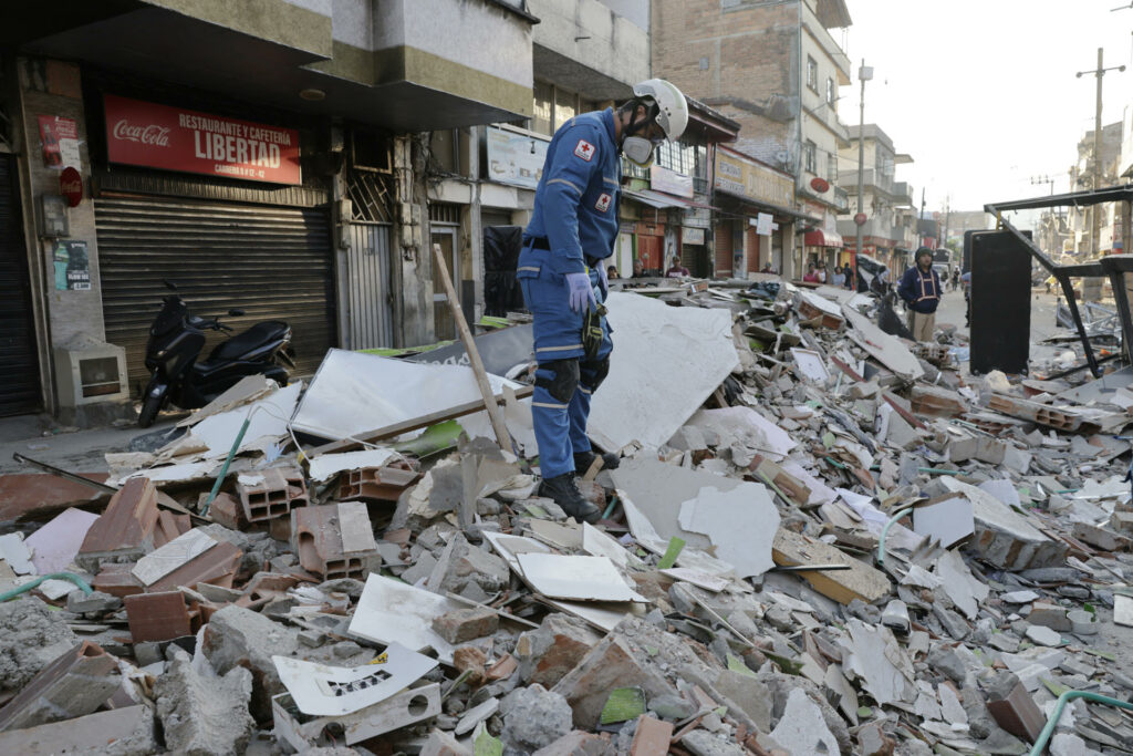 Sube a 169 la cifra de muertos por el terremoto en Colombia