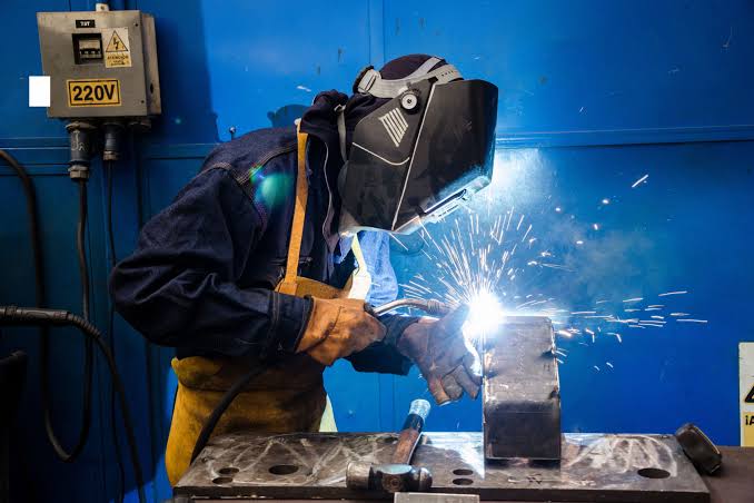 soldador trabajador trabajar empleos