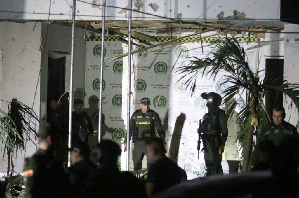 Un muerto y once heridos en el ataque terrorista contra un puesto policial en Colombia
