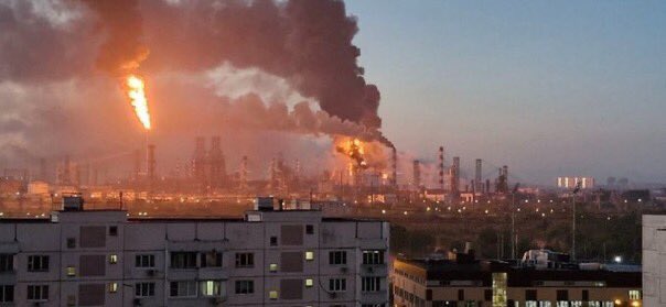 Drones ucranianos atacan Moscú: dos muertos y una refinería dañada