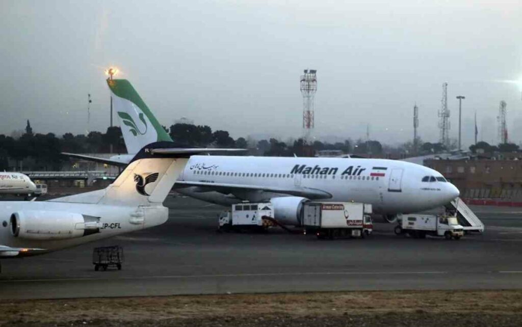 Las sanciones en este caso ponen el foco en 27 compañías aéreas que aún operan en Irán, en aquellos actores que brindan apoyo a Mahan Air, la principal aerolínea privada del país