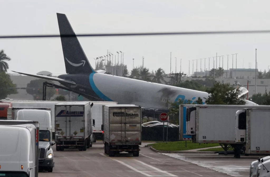 Impactante video: piloto salta de avión de Amazon tras accidente fatal