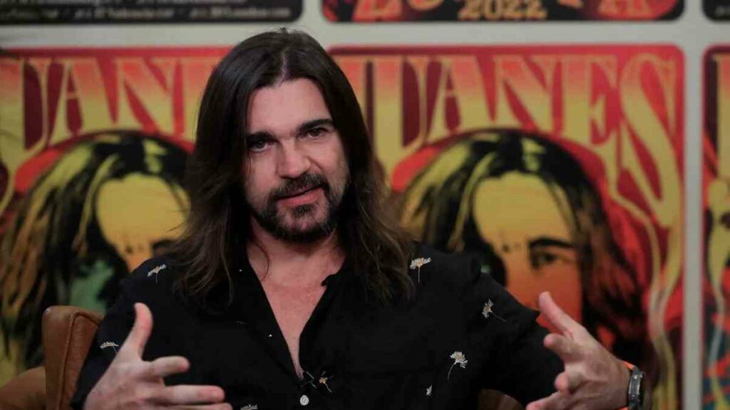 El espectáculo, que se presentó el jueves en Orlando, combina las canciones de 'JuanesTeban', el duodécimo álbum del colombiano, publicado en marzo, con los éxitos que lo hicieron conocido.