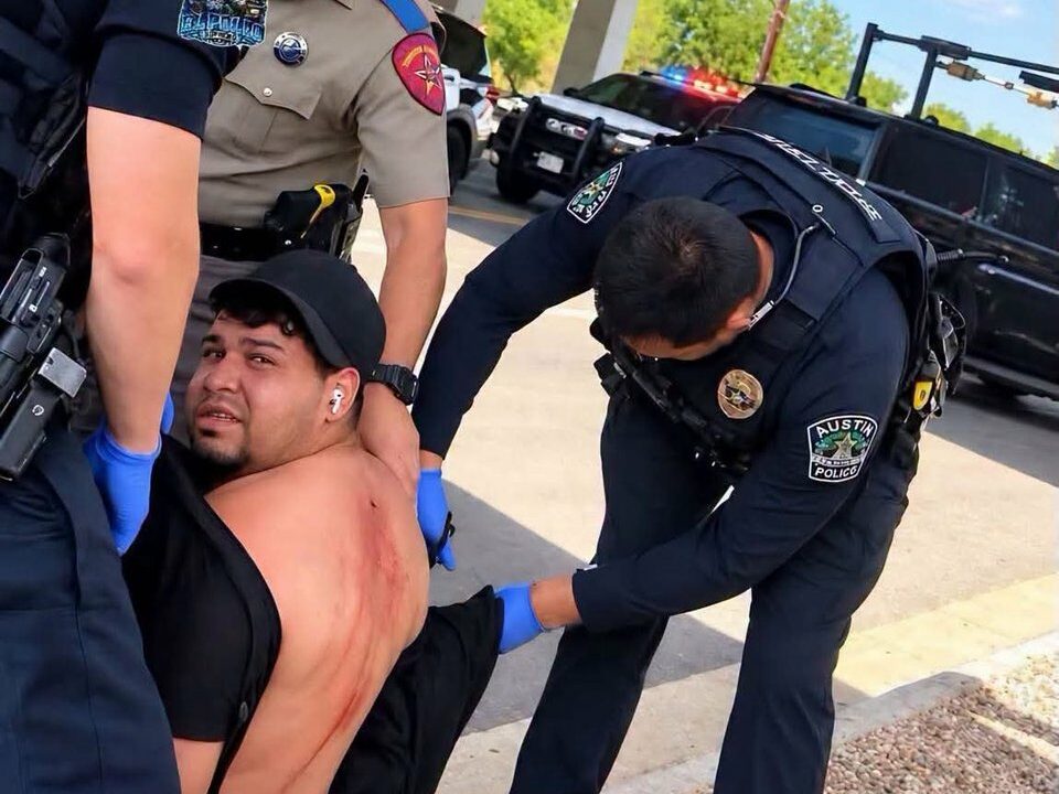 Juez revisará liberación de venezolano herido de bala por ICE en Texas
