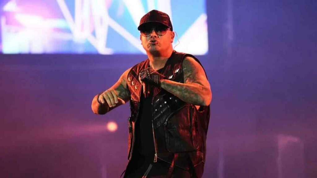 Ante un público principalmente joven, el cantante hizo un recorrido por sus más de dos décadas de éxitos, entre los que destacaron aquellos que grabó con Yandel cuando aún formaba parte de 'El dúo de la historia'.