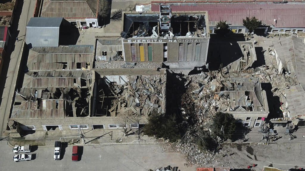 Se elevan a nueve los uniformados muertos por explosiones en edificio militar de Bolivia