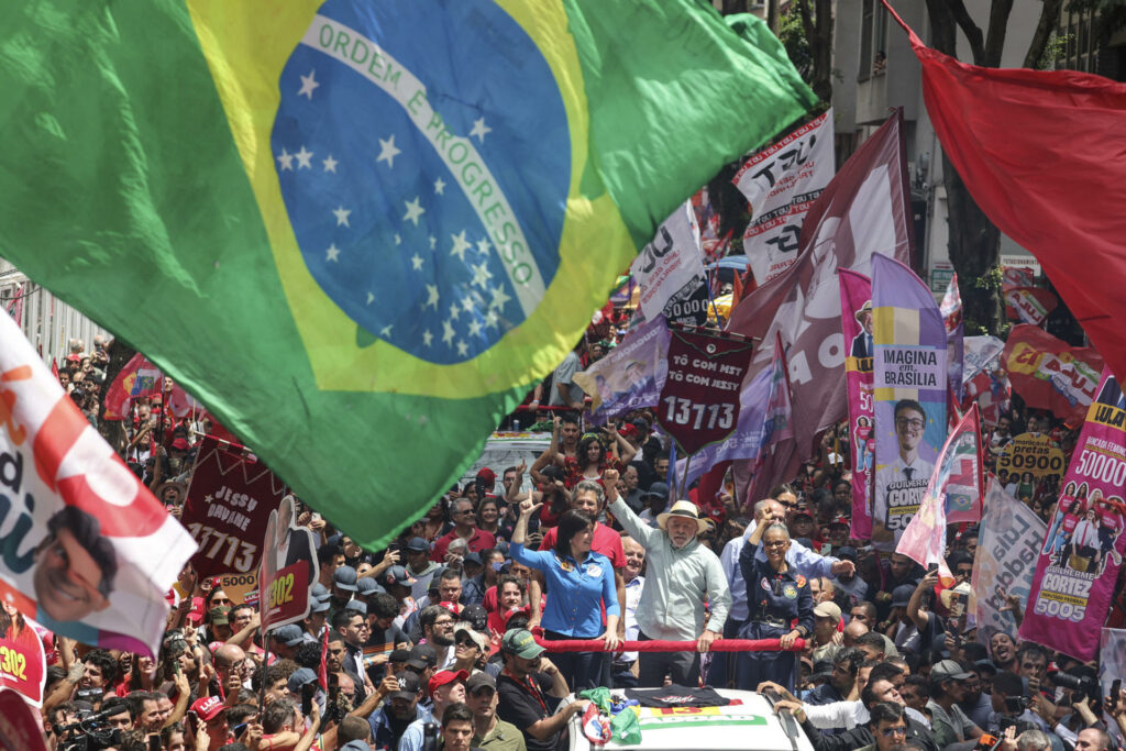 Lula participa en caravana electoral en São Paulo antes de las elecciones presidenciales