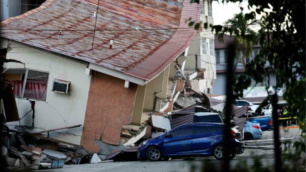 El terremoto, cuyo epicentro se situó cerca de la localidad de Tonosí, en el suroeste del país, tuvo una magnitud de 7.7 según el Servicio Geológico de Estados Unidos