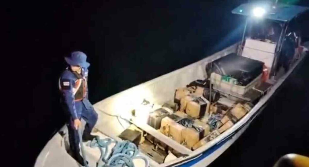 El operativo se inició la tarde del lunes y culminó la madrugada del martes, a unos 37 kilómetros (20 millas náuticas) de Matapalo, en la provincia de Puntarenas (Pacífico Sur).