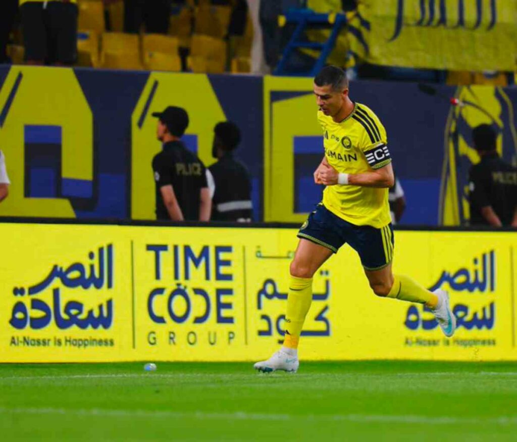Un tanto que permitió al delantero luso, de 41 años, alcanzar las 980 dianas a lo largo de su carrera deportiva, a tan sólo veinte de la mítica barrera de los mil goles que se ha marcado como objetivo.