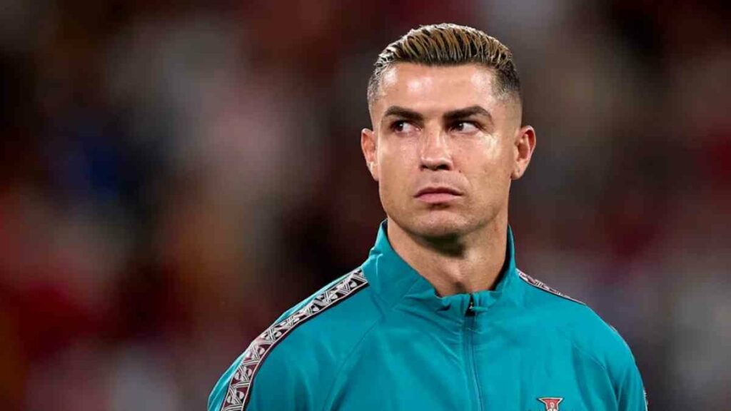 “El resto ya lo saben todos. Estuve calentando desde el descanso, vi cómo pasaban los minutos y no me llamaron. El seleccionador no había cumplido con su palabra”, escribió.