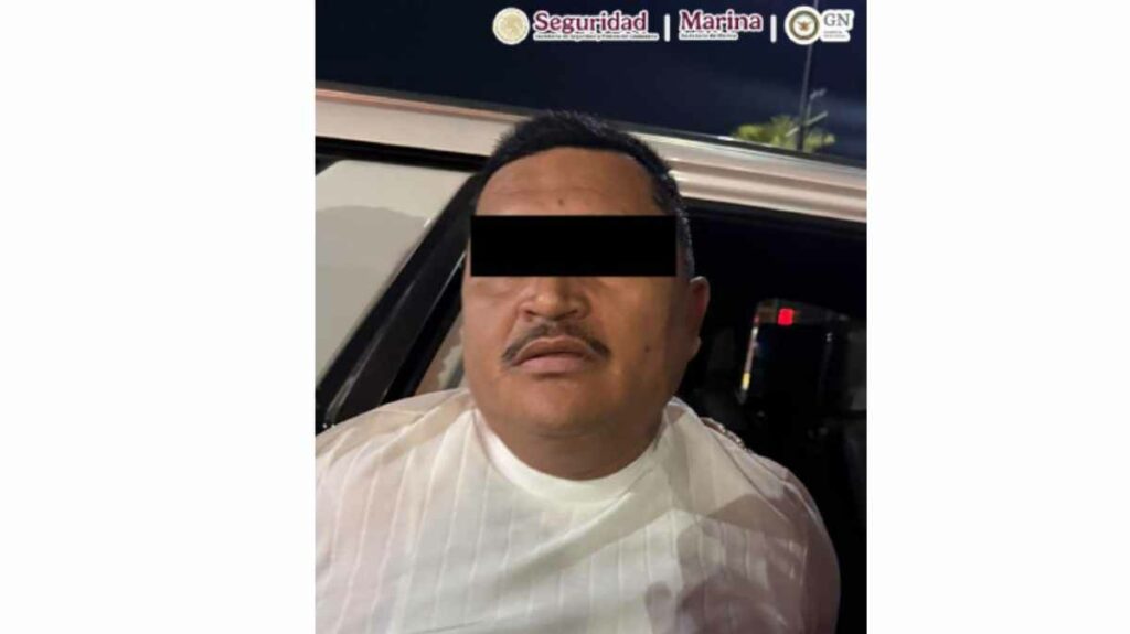 La captura del sospechoso, identificado como Israel Leonel Trigueros Muñoz, alias El Isra, se concretó sobre el Boulevard Adolfo López Mateos, en la capital de Baja California (norte), tras un operativo