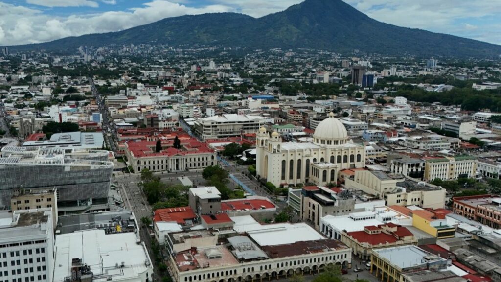 El Salvador lidera el crecimiento económico