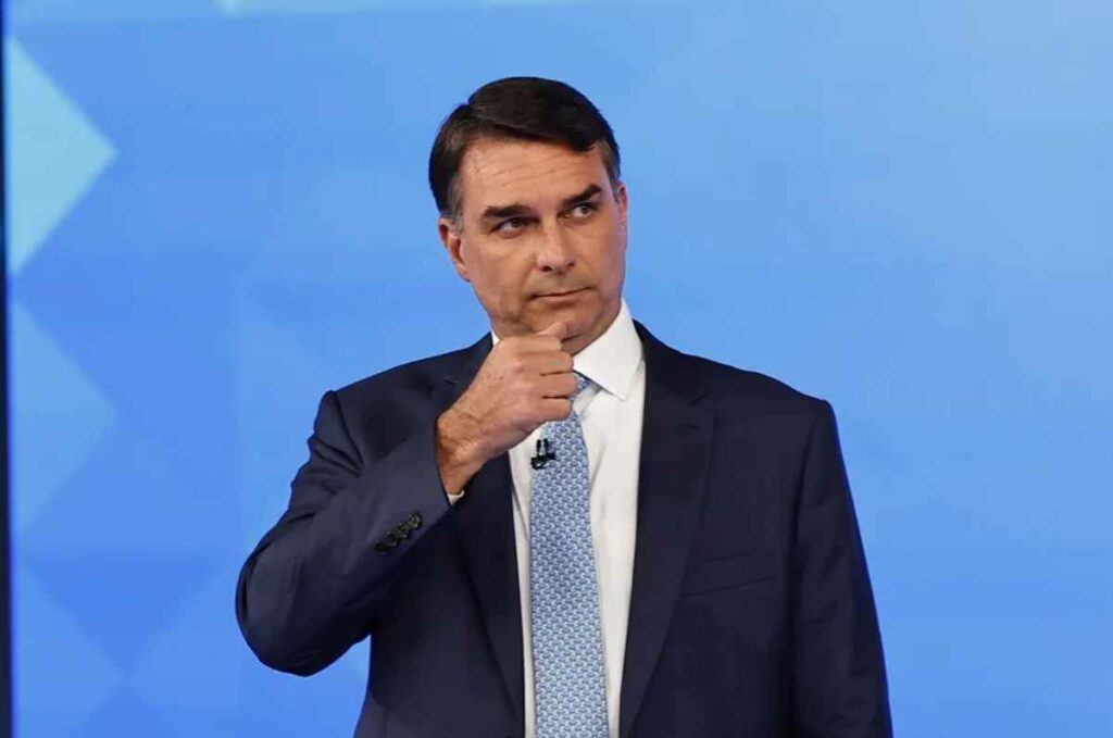 El primogénito del exmandatario Jair Bolsonaro perderá, además, su escaño en la Cámara Alta en febrero próximo, cuando arrancará la nueva legislatura.