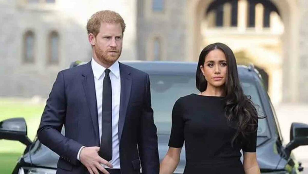 Después de seis años viviendo en California (EE.UU.), el príncipe inglés (cuyo nombre en inglés es Harry) volvió junto a Meghan Markle y sus dos hijos al Reino Unido en septiembre de este año