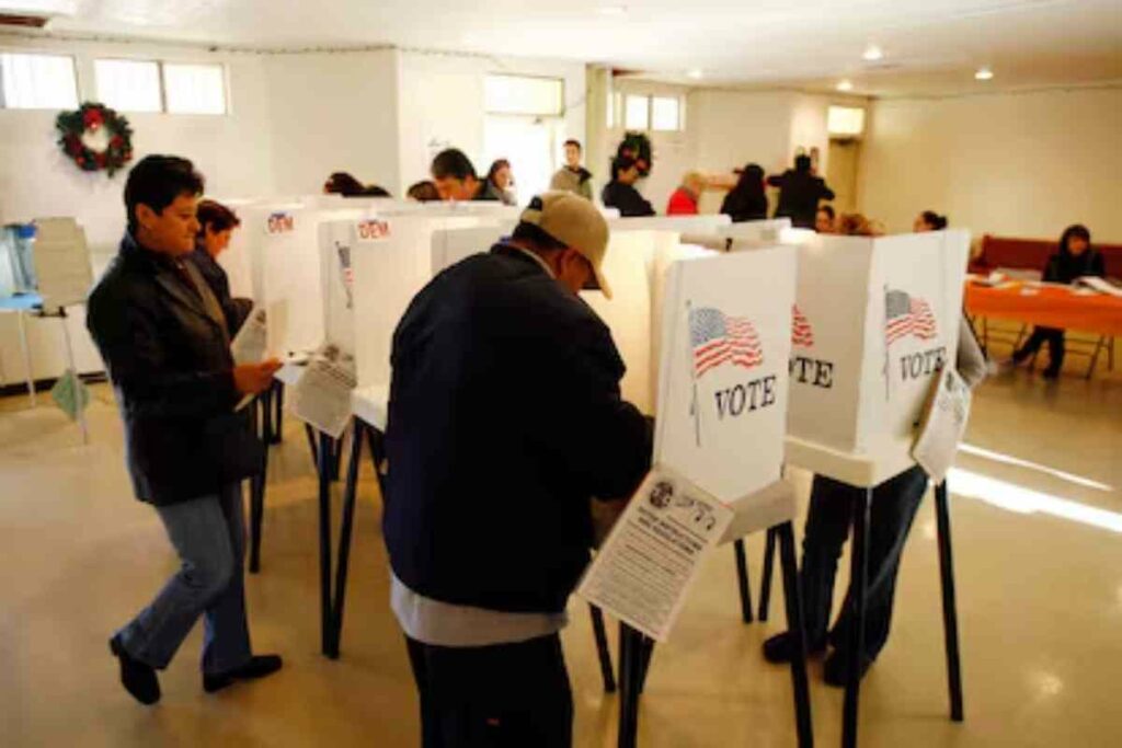 “Creo que lo estamos haciendo bien”, dijo Trump ante preguntas de la prensa sobre sus perspectivas entre los latinos. “Tengo un tremendo voto hispano”, agregó.