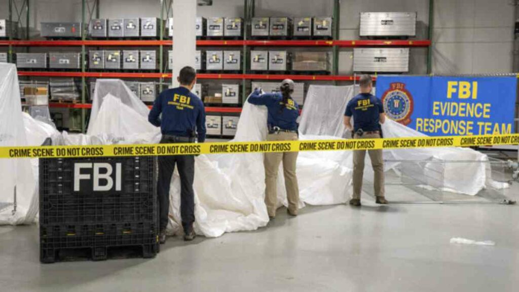 Wanying Zhang, también conocida como 'Heather', de 34 años y residente de la ciudad de Irvine, fue arrestada por agentes del FBI en el aeropuerto internacional de Los Ángeles