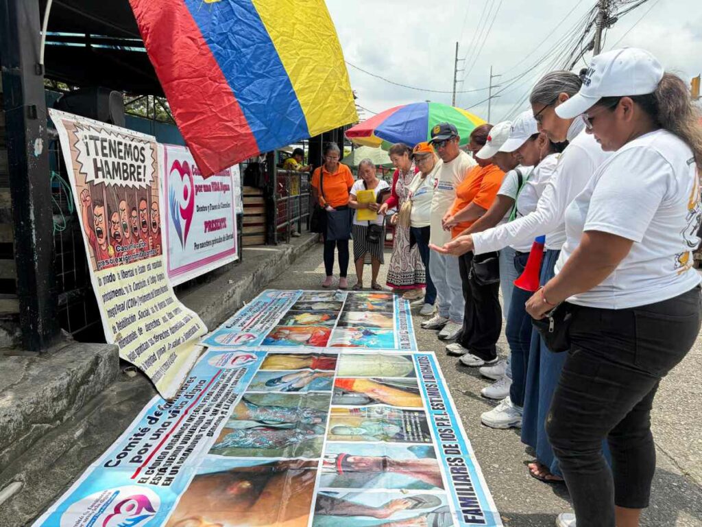 Los familiares también clamaron por el acceso a visitas, pues aseguraron que no han podido ver a sus parientes desde hace más de un año.