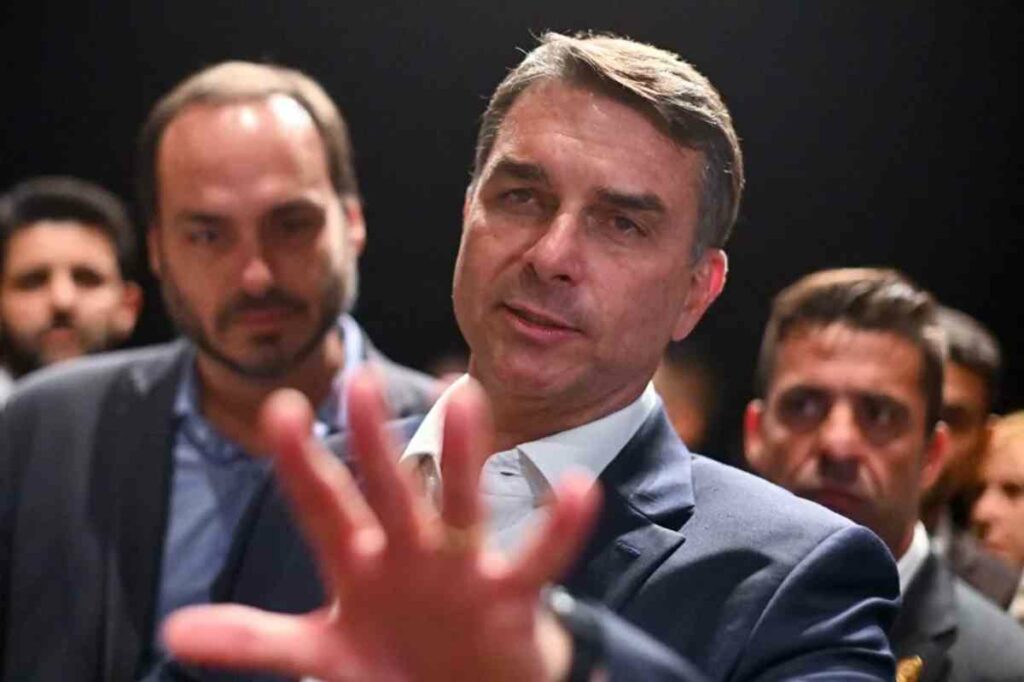 Afirmó que, independiente de lo que el Congreso decida sobre la reelección o sobre el aumento del mandato presidencial de cuatro a cinco años, tan solo aceptará un mandato.