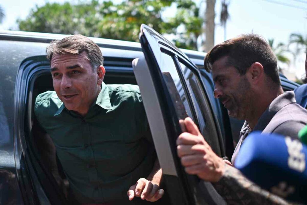 Flávio pudo visitar a su padre después de 90 días de veto impuesto por el juez de la Corte Suprema Alexandre de Moraes, que le prohibió verlo por leer una carta de su padre en redes sociales
