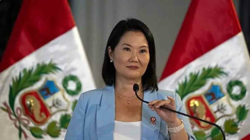 La gobernante agregó que en la actualidad Perú no afronta una guerra externa que le “obligue a ir a un campo de batalla”, pero sí “hay otra guerra que está matando a los peruanos”