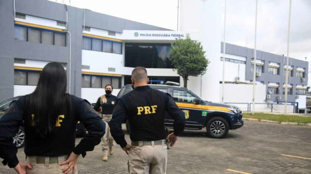 El magistrado de la Corte Suprema Alexandre de Moraes determinó las restricciones de viaje como medida cautelar tras un pedido de la propia Policía
